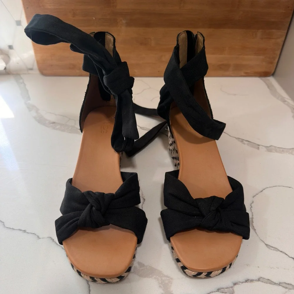 UGG Trina Wedge Sandals Womens 8 Black Espadrille Ankle Tie Jute Coastal Summer